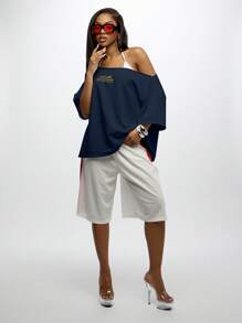 SUMWON WOMEN Camiseta holgada de manga corta con estampado retro de "Hotline" de moda callejera de Nueva York, con estilo gráfico y hombros descubiertos para el otoño