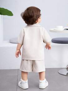 Chaqueta de manga corta simple unicolor estilo coreano casual para niño y niña con cuello de traje y cintura elástica, pantalones cortos unicolor a juego adecuados para verano - Multicolor - Ver 2