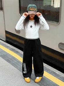 SHEIN Explorewe 2 pezzi/set Completo casual da ragazza pre-adolescente, top corto con stampa grafica a blocchi di colore e pantaloni sportivi stampati, adatto per uso quotidiano, pendolarismo, tempo libero, vacanza, fotografia di strada con sorelle, autunno/inverno - Bianco e nero - Visualizzare 5
