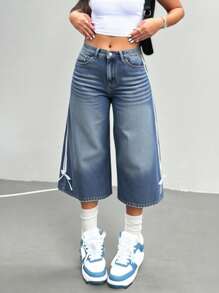 SHEIN Blugi din denim cu tiv asimetric, lungime 3/4, stil retro Y2K, stil anii '90, stil retro Y2K, cu talie joasă, cu dungi laterale și fundă, croială largă, stil vintage casual, șapte sferturi, pantaloni largi cu picior drept, pantaloni casual versatili de vară, ținute tinere și la modă, ținute pentru fete de toamnă și iarnă pentru întoarcerea la școală. - Spălare medie - Vizualizare 4