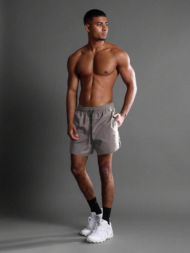 Short de sport essentiel avec ourlet incurvé