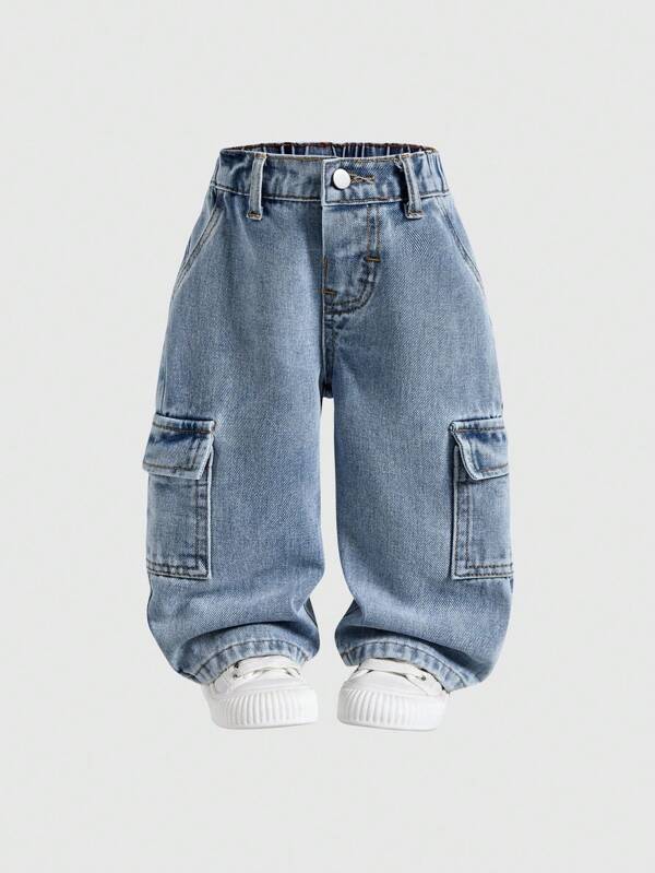 SHEIN Playful Pals Pantalones vaqueros sueltos de color azul claro con bolsillos cargo y lavado de piedra, moda callejera elegante para niño