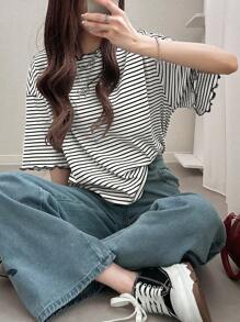 FRIFUL Áo thun nữ tay ngắn dáng rộng kẻ sọc phối màu tương phản, viền bèo lượn sóng, thích hợp mặc mùa hè, áo kẻ sọc thời trang Hàn Quốc, áo kẻ sọc dễ thương, áo kẻ sọc đen trắng. - màu đen - Xem 2