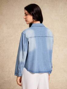 House of One 女士浅色水洗休闲长袖宽松牛仔衬衫上衣春秋季度假牛仔衬衫女式牛仔衬衫女式牛仔衬衫 - 淺色水洗藍 - 查看 2