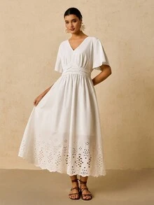 SHEIN VCAY 大码女式白色棉质刺绣连衣裙，V 领短袖腰 A 字连衣裙，浪漫约会连衣裙波西米亚风白色中长连衣裙白色孔眼连衣裙白色 V 领连衣裙女式白色连衣裙刺绣白色连衣裙秋季服装婚礼宾客礼服仙女连衣裙女式秋季连衣裙波西米亚风女装全白派对服装女式曲线婚礼宾客礼服 - 白色 - 查看 3