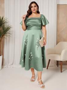 Modelyn Plus Size Women's Elegant Floral Embroidered Arabic Style Dress - Green - View 3
