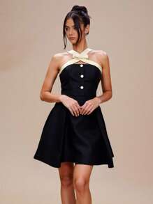 Modelyn 女士优雅水钻扣拼色修身喇叭短裙 - 黑色 - 查看 2