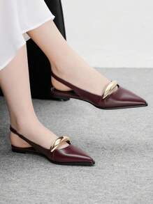 CUCCOO BIZCHIC 女士尖头平底鞋，带金属扣和后带，简约纯色基本款通勤露跟平底鞋，酒红色