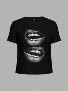 SHEIN EZwear Casual Minimalist Lips Printed Round Neck Plus Size Women's T-Shirt, Short Sleeve, Suitable For Summer - Black - View 3