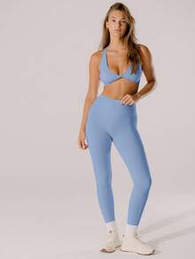 Aralina Leisurewear 淡粉色支撑深 V 领运动扭纹短款上衣（含包袋） - 淺藍色 - 查看 10