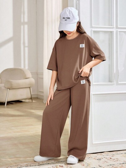 SHEIN Set de camiseta de manga corta de cuello redondo holgada y cómoda, y pantalones para niñas preadolescentes, 2 piezas