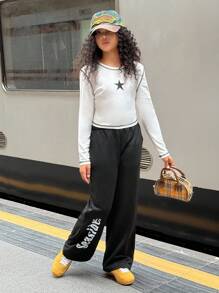 SHEIN Explorewe 2 pezzi/set Completo casual da ragazza pre-adolescente, top corto con stampa grafica a blocchi di colore e pantaloni sportivi stampati, adatto per uso quotidiano, pendolarismo, tempo libero, vacanza, fotografia di strada con sorelle, autunno/inverno - Bianco e nero - Visualizzare 3