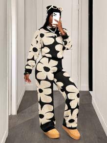 BamGleam 女士休闲花卉图案针织毛衣和裤子两件套，秋冬 - 杏色 - 查看 6