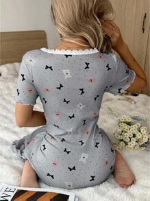 蕾丝拼布领扣泰迪熊蝴蝶结印花格纹短袖睡袍，女士可爱睡衣裙 - 灰色 - 查看 2