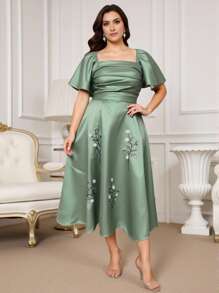 Modelyn Plus Size Women's Elegant Floral Embroidered Arabic Style Dress - Green - View 4