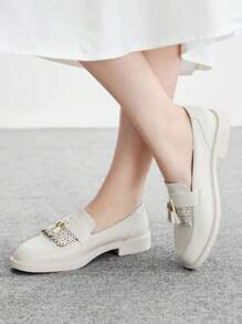 CUCCOO BIZCHIC 时尚圆头平底米色流苏金属扣乐福鞋，女士平底休闲办公鞋，女士高帮平底鞋