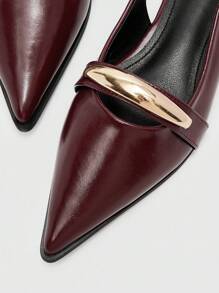 CUCCOO BIZCHIC 女士尖头平底鞋，带金属扣和后带，简约纯色基本款通勤露跟平底鞋，酒红色