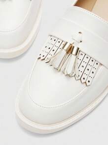 CUCCOO BIZCHIC 时尚圆头平底米色流苏金属扣乐福鞋，女士平底休闲办公鞋，女士高帮平底鞋