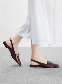 CUCCOO BIZCHIC 女士尖头平底鞋，带金属扣和后带，简约纯色基本款通勤露跟平底鞋，酒红色