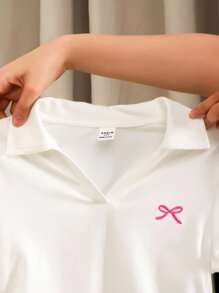 SHEIN 少女蝴蝶刺绣纯色休闲Polo衫，V领修身侧褶短袖露脐T恤 - 白色 - 查看 6