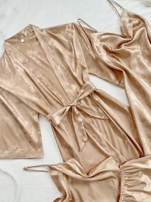 LuxeNights Bộ đồ ngủ satin jacquard 5 món dành cho nữ, bao gồm áo hai dây gợi cảm, quần short, áo choàng satin thanh lịch. Thích hợp mặc nhiều lần cho mọi mùa. Bộ đồ ngủ satin. Bộ đồ ngủ ngắn cho nữ. Bộ đồ lót. Bộ đồ ngủ phù dâu. Quần áo mùa thu. - màu nâu - Xem 4