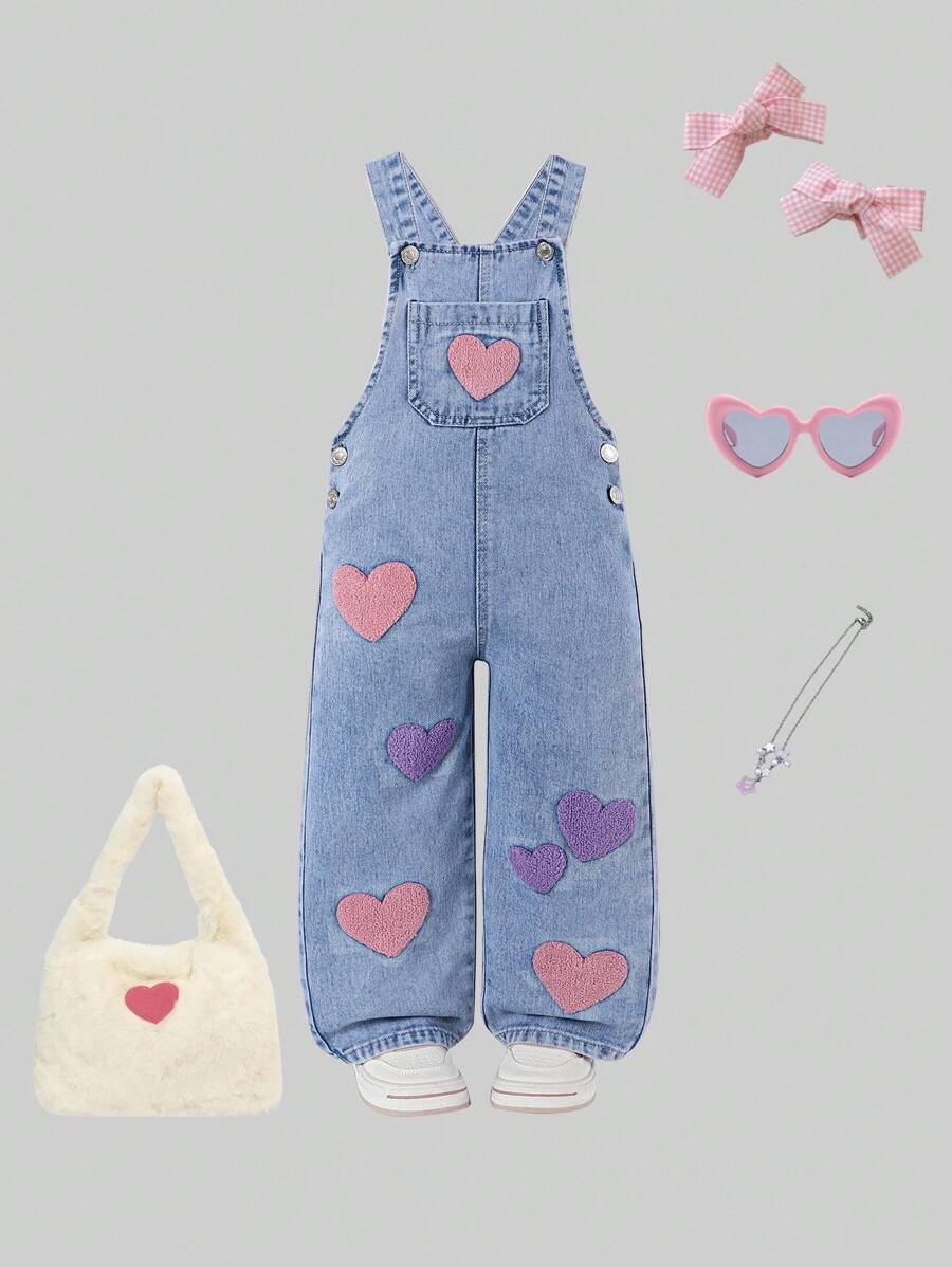 SHEIN Denimly 少女牛仔连体裤。推荐甜美清凉的学院风休闲风！紫色+粉色爱心羊毛刺绣，甜美可爱。可调节肩带。侧面纽扣设计，方便穿着。宽松舒适。适合外出、购物、日常休闲、上学、旅行和度假。