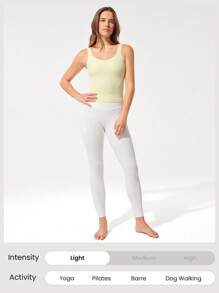 GLOWMODE FeatherFit™ 吸汗亮泽柔软吸汗内置文胸背部扭纹甜心领运动背心低冲击瑜伽普拉提工作室日常休闲装