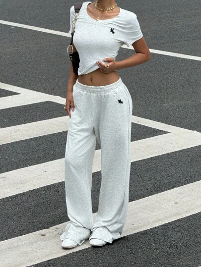 Muchica 女士骑士刺绣V领短袖T恤和裤子休闲时尚套装