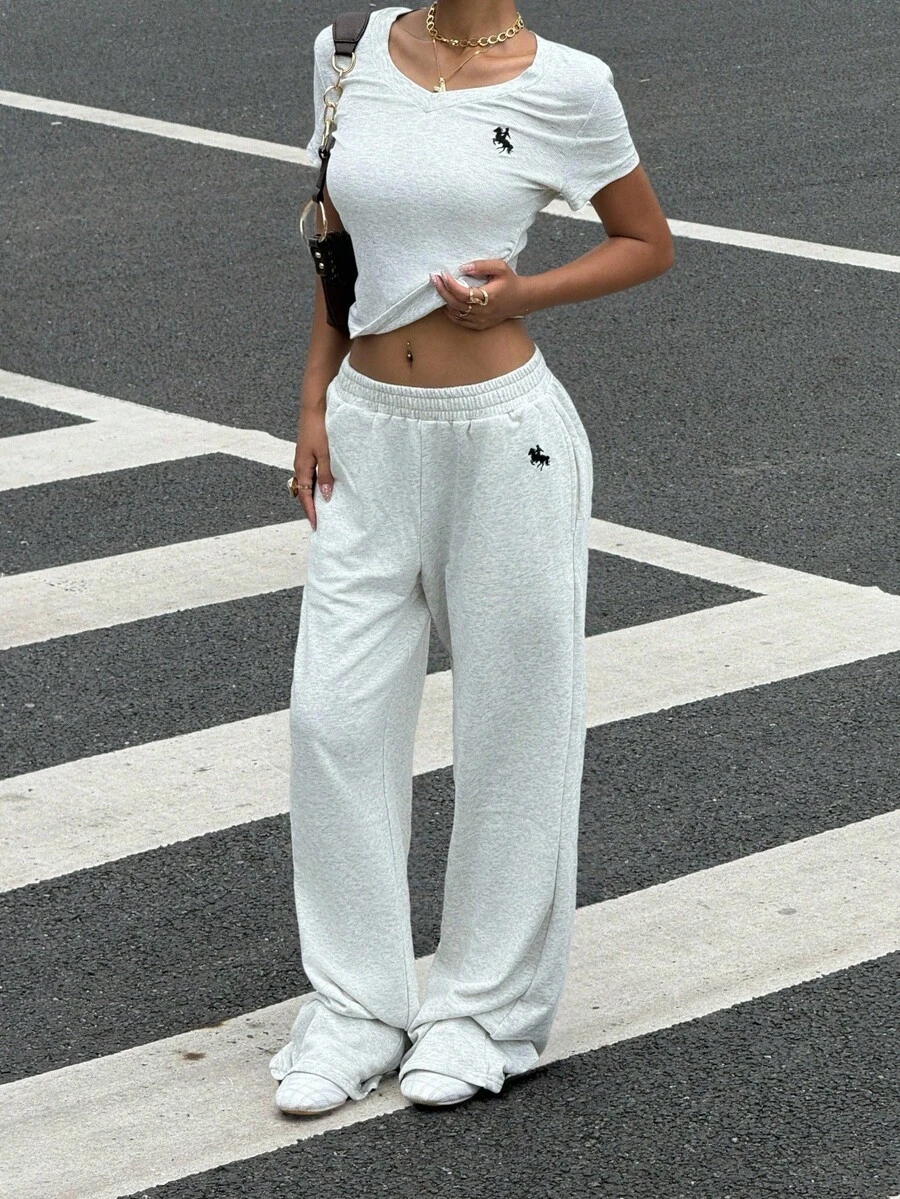 Muchica 2-Piece Gray Vintage Style Women's Knight Embroidery V-Neck Short-Sleeved T-Shirt And Pants Casual Fashion Set