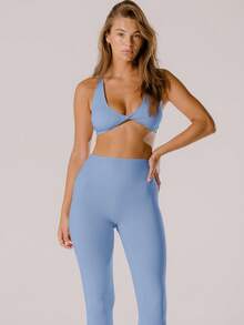 Aralina Leisurewear 淡粉色支撑深 V 领运动扭纹短款上衣（含包袋） - 淺藍色 - 查看 8