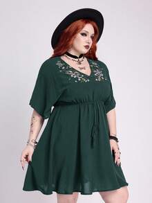 ROMWE Plus Size Gothic Hippie Vacation Style Black Star & Moon Plant Snake Skin Embroidery Dress - Dark Green - View 5