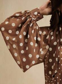 Anewsta Áo sơ mi chấm bi xếp ly buộc trước tay dài cho nữ, thanh lịch và đa năng cho cả trang phục công sở và thường ngày - màu nâu - Xem 1