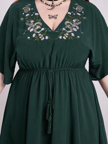 ROMWE Plus Size Gothic Hippie Vacation Style Black Star & Moon Plant Snake Skin Embroidery Dress - Dark Green - View 4