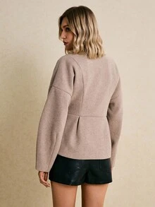 Poéselle Áo khoác hai nút màu nâu xám, Áo khoác quấn nữ, Áo khoác tay bồng, Áo khoác peplum, Áo khoác mùa thu tối giản, Áo khoác Capsule Wardrobe, Áo khoác màu nâu xám, May đo điêu khắc, Trang phục cơ bản nâng cao, Áo khoác ngoài thường ngày tay dài trễ vai màu trơn dành cho nữ, Đơn giản và thời trang, Phong cách cổ điển, Thích hợp mặc hàng ngày, Đi chơi, Đi làm, Ngày lễ, Ở nhà và các dịp khác, Mùa thu/Đông - Màu Khaki - Xem 5