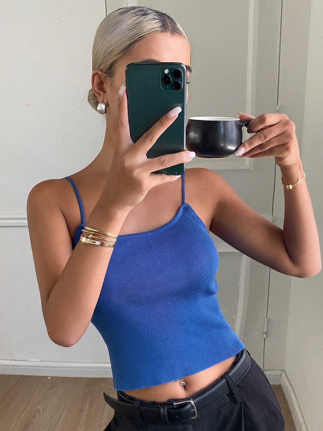 Neckline