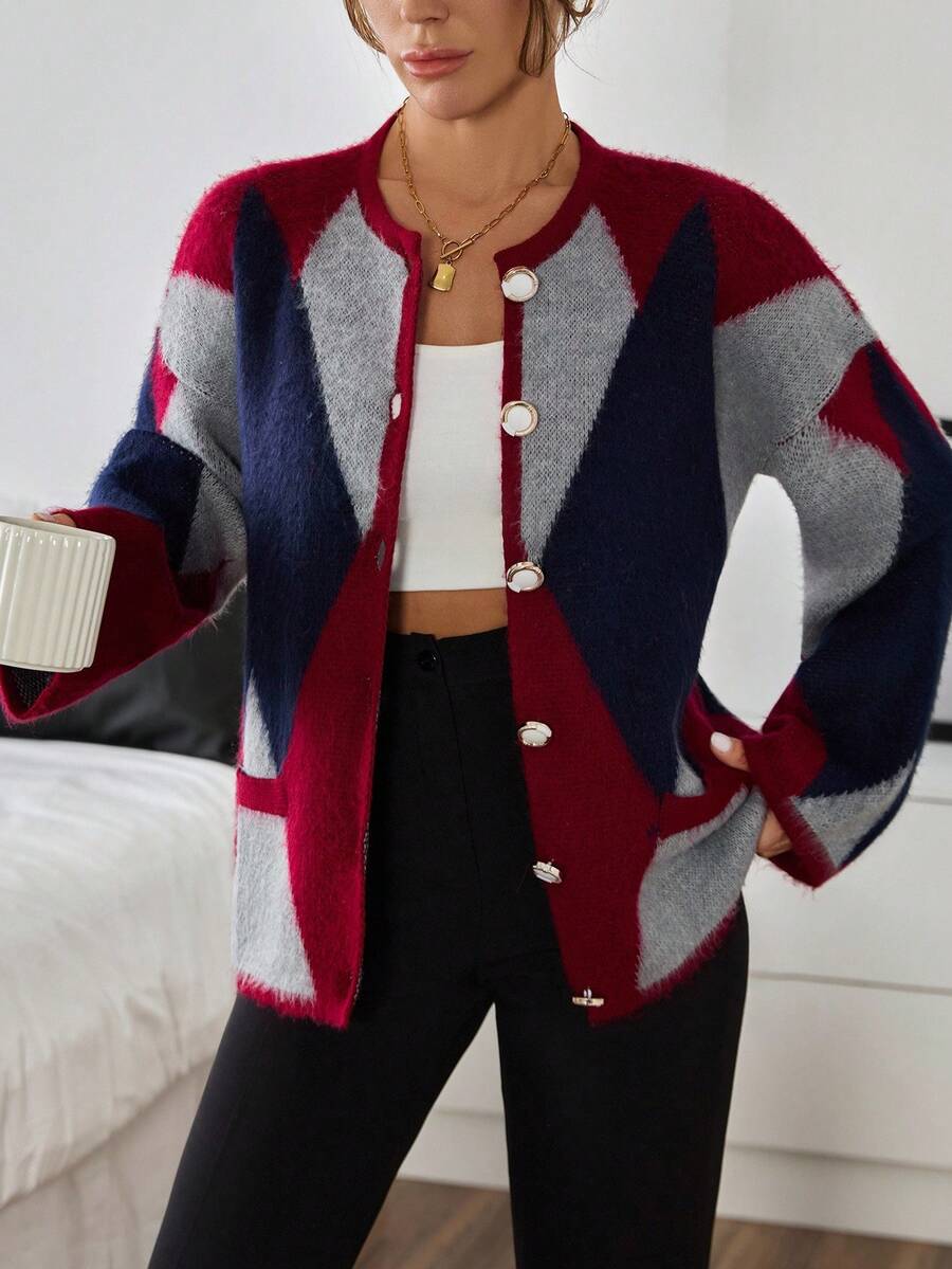 SHEIN Cottnline كارديجان بيان ريترو بوب ذو زاوية جريئة من الكشمير المنسوج بألوان متناقضة مع أزرار - متعدد الألوان - مشاهدة 1