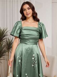 Modelyn Plus Size Women's Elegant Floral Embroidered Arabic Style Dress - Green - View 1