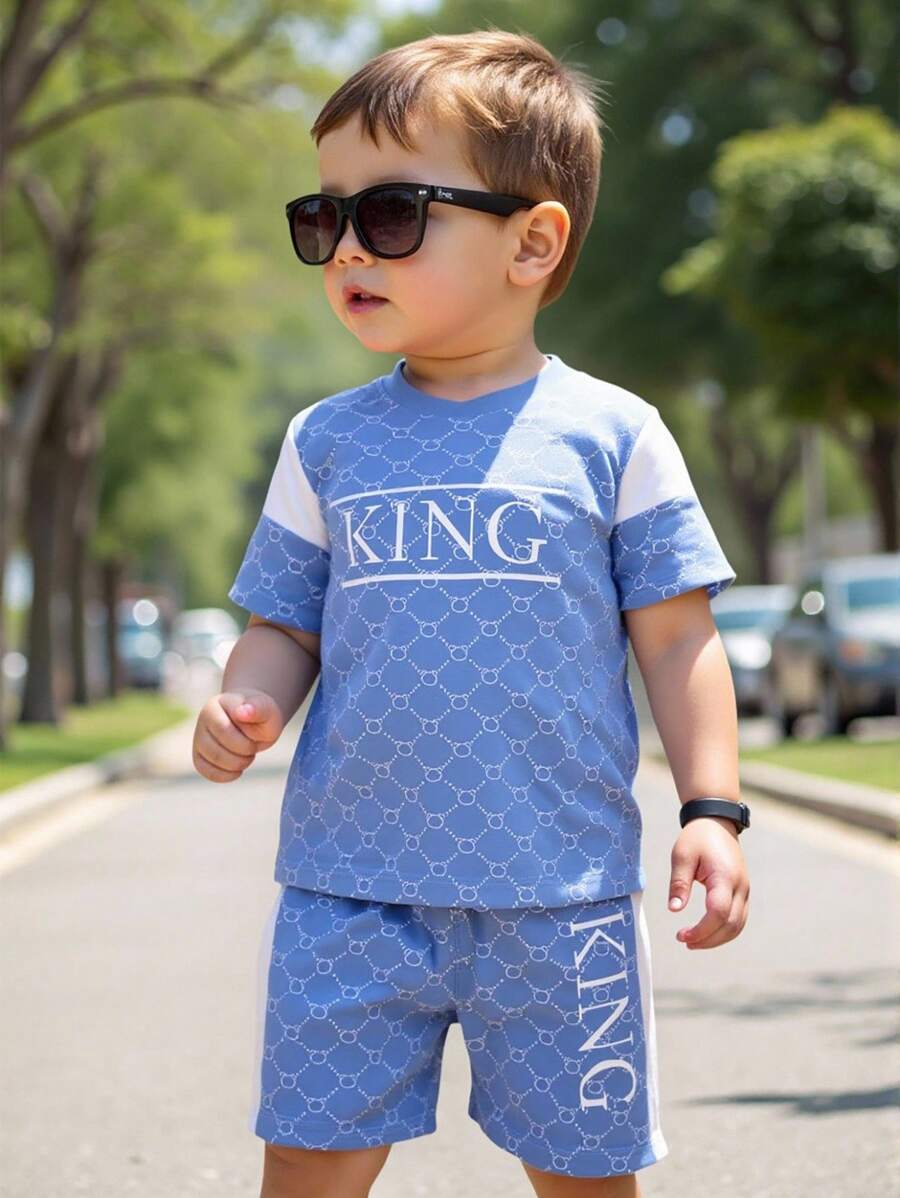 SHEIN 1 套男婴服装，全身几何图案印花，“KING”字母装饰，短袖 T 恤和短裤，休闲日常穿着，春夏季时尚之选 - 彩色 - 查看 1