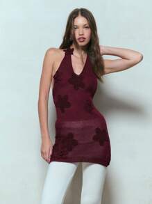 SHEIN Unity Robe ajustée et sans dos avec des fleurs en tricot texturé, créant une sensation romantique et artisanale. Une interprétation fraîche de Juneteenth, elle est parfaite pour danser