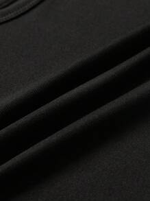 SHEIN 女式 Y2K 紫眼图形像素色块黑色短款运动背心，性感俱乐部服装，朋克街头风格，图形印花，哥特美学，休闲夏季上衣，露脐 T 恤 - 黑色 - 查看 8