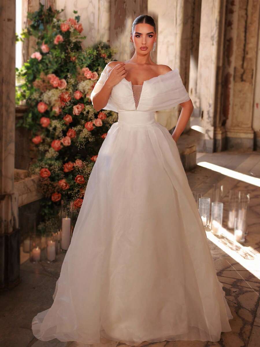 Glamrae Váy maxi chữ A dáng chữ A cỡ lớn, cổ chữ V, màu trắng tối giản, trang trí nơ trễ vai ấn tượng, đính đá Rhinestone, có dây buộc có thể điều chỉnh, thích hợp mặc đi biển, đám cưới trên bãi cỏ, nhà thờ, chụp ảnh, tốt nghiệp, váy cưới