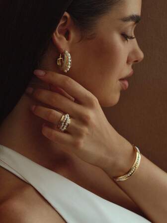 Opalesca 1 Coppia di orecchini a cerchio in perla/madreperla, con aspetto metallico/metallizzato, eleganti, carini, di lusso, adatti per feste, casual, lavoro, matrimoni, vacanze, campeggio, stile boho, Y2K, per mamma, donne, ragazze, autunno, inverno, festival, vacanze, stile old money, Ognissanti