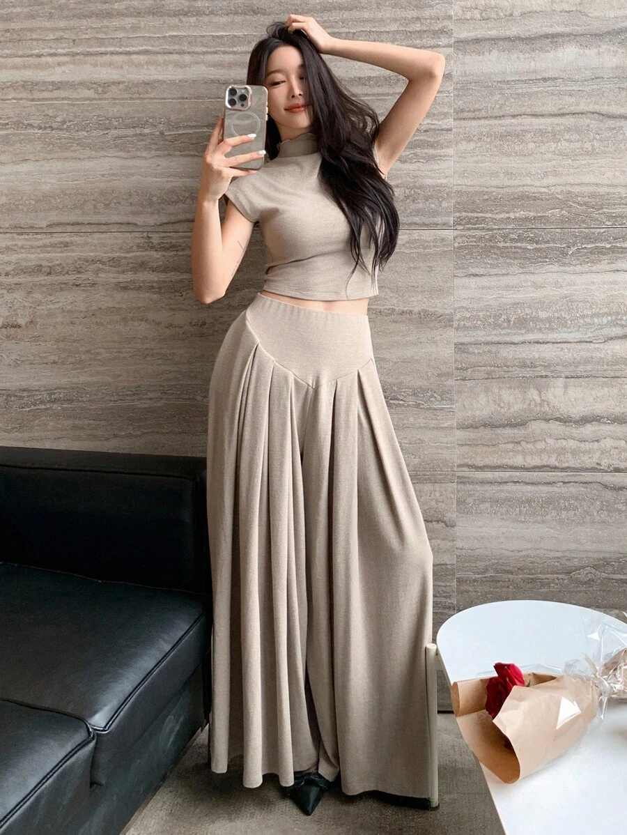 DAZY 女士纯色高领T恤和半裙两件套家居服套装 - 卡其色 - 查看 1