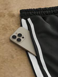 Manfinity VCAY 2 件套男士休闲针织连帽衫运动服男士黑色两件套运动服套装男士黑色连帽衫和慢跑裤套装男士黑色运动服套装男士黑色运动服黑色两件套男士男士黑色两件套男士连帽衫和运动裤套装男士运动服套装男士慢跑裤套装男士两件套运动服 - 黑色 - 查看 3