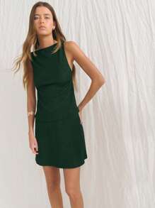 Nöista Áo không tay ôm sát, vải dệt kim co giãn mịn, cổ thuyền; chi tiết cắt xẻ bên hông; thiết kế nhẹ và thoáng khí; lý tưởng cho phụ nữ mặc đi biển, đi sân bay và mặc trong lễ kỷ niệm Pride thường ngày; trang phục thiết yếu đa năng cho mùa hè. - Màu xanh lá cây đậm - Xem 4