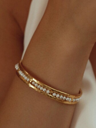 Opalesca 1 Coppia di braccialetti a polsino aperti in perla/madreperla, con finitura metallica/testurizzata, con perline dorate 18k, adatti per feste, casual, lavoro, eleganti, carini, di lusso, matrimoni, vacanze, campeggio, stile Y2K, per mamma, donne, ragazze, autunno, inverno, festival, vacanze, vecchio denaro, Ognissanti