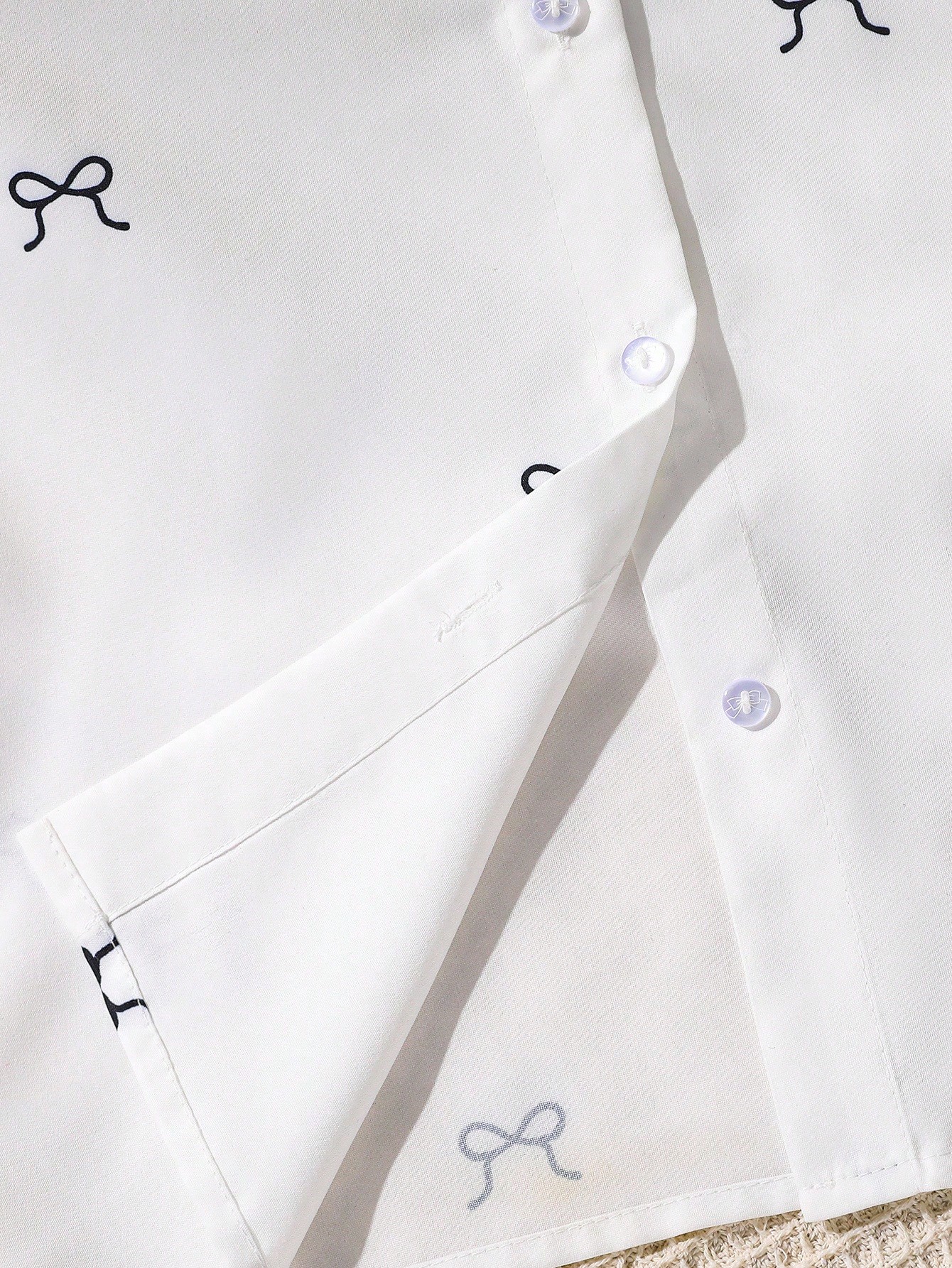 SHEIN بلوزة بنات بطبعة فراشة، قاعدة بيضاء، كاجوال...