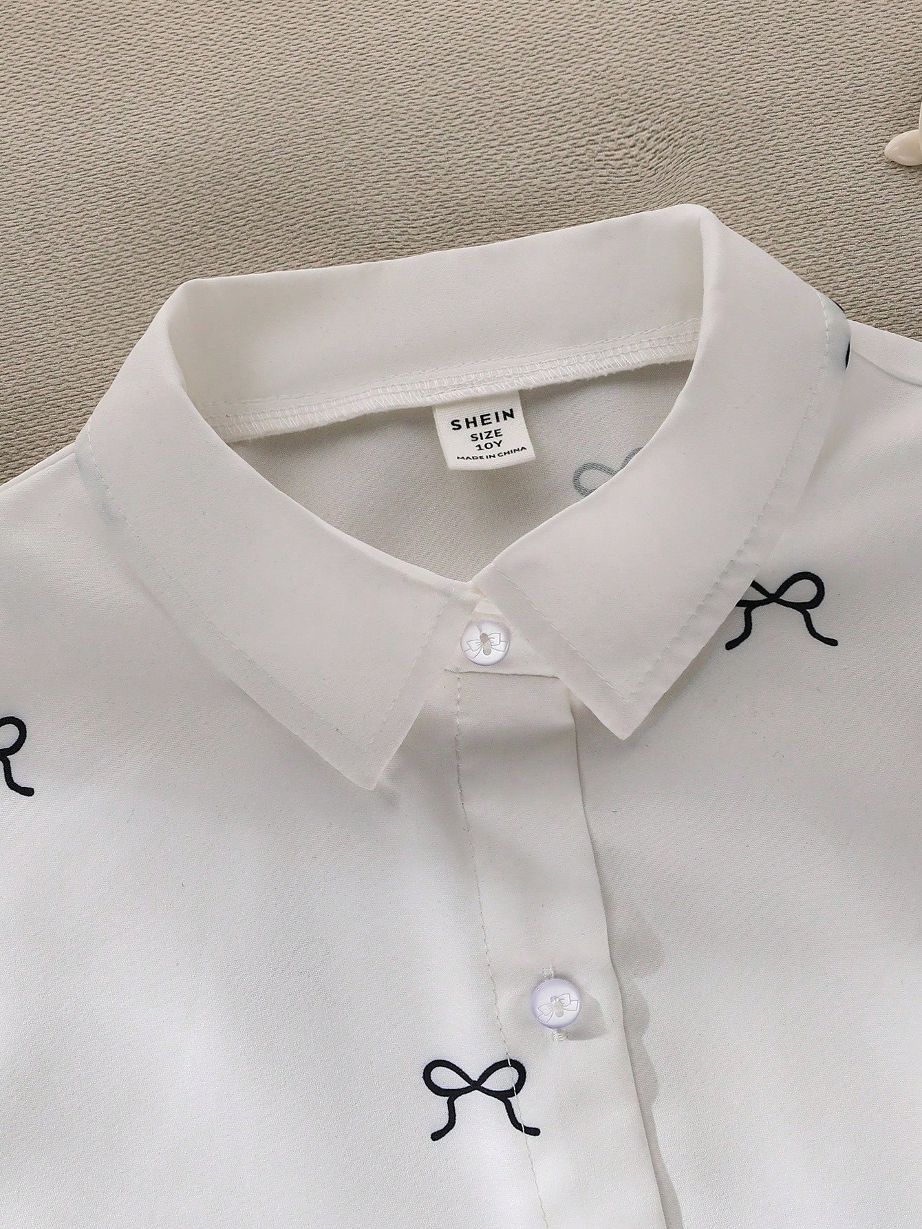 SHEIN بلوزة بنات بطبعة فراشة، قاعدة بيضاء، كاجوال...