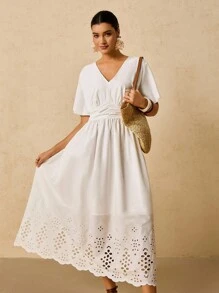 SHEIN VCAY 大码女式白色棉质刺绣连衣裙，V 领短袖腰 A 字连衣裙，浪漫约会连衣裙波西米亚风白色中长连衣裙白色孔眼连衣裙白色 V 领连衣裙女式白色连衣裙刺绣白色连衣裙秋季服装婚礼宾客礼服仙女连衣裙女式秋季连衣裙波西米亚风女装全白派对服装女式曲线婚礼宾客礼服 - 白色 - 查看 7