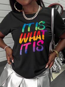女款“It Is What It Is”标语T恤，彩色字母休闲圆领短袖T恤，适合日常穿着